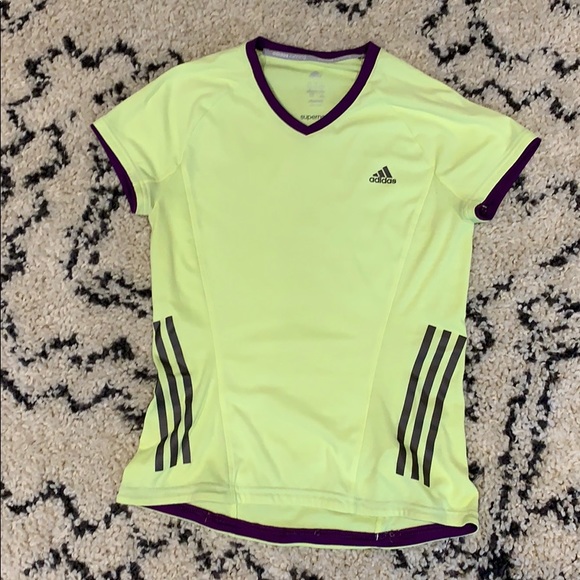 ⭐️ Adidas T-shirt - Picture 1 of 3